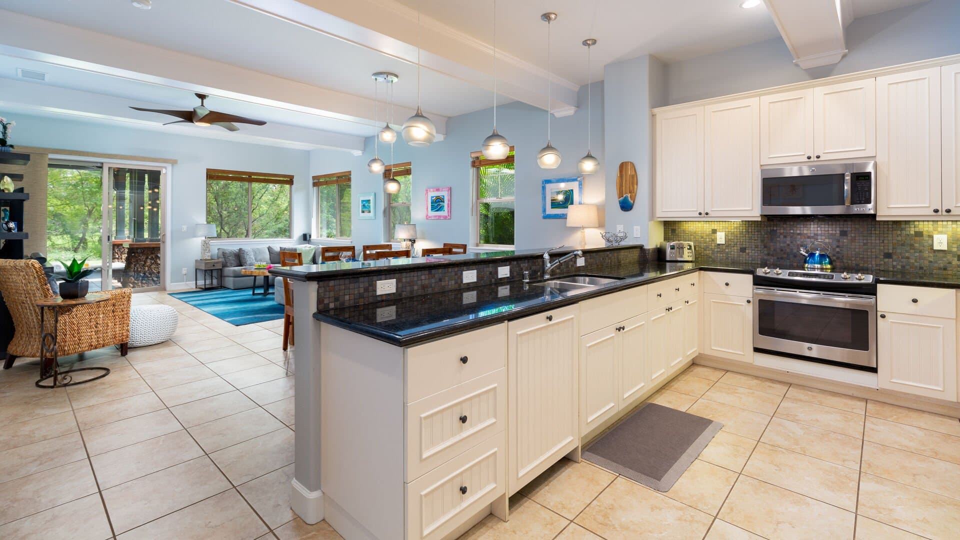 Hawaiiana Escape - Image 5