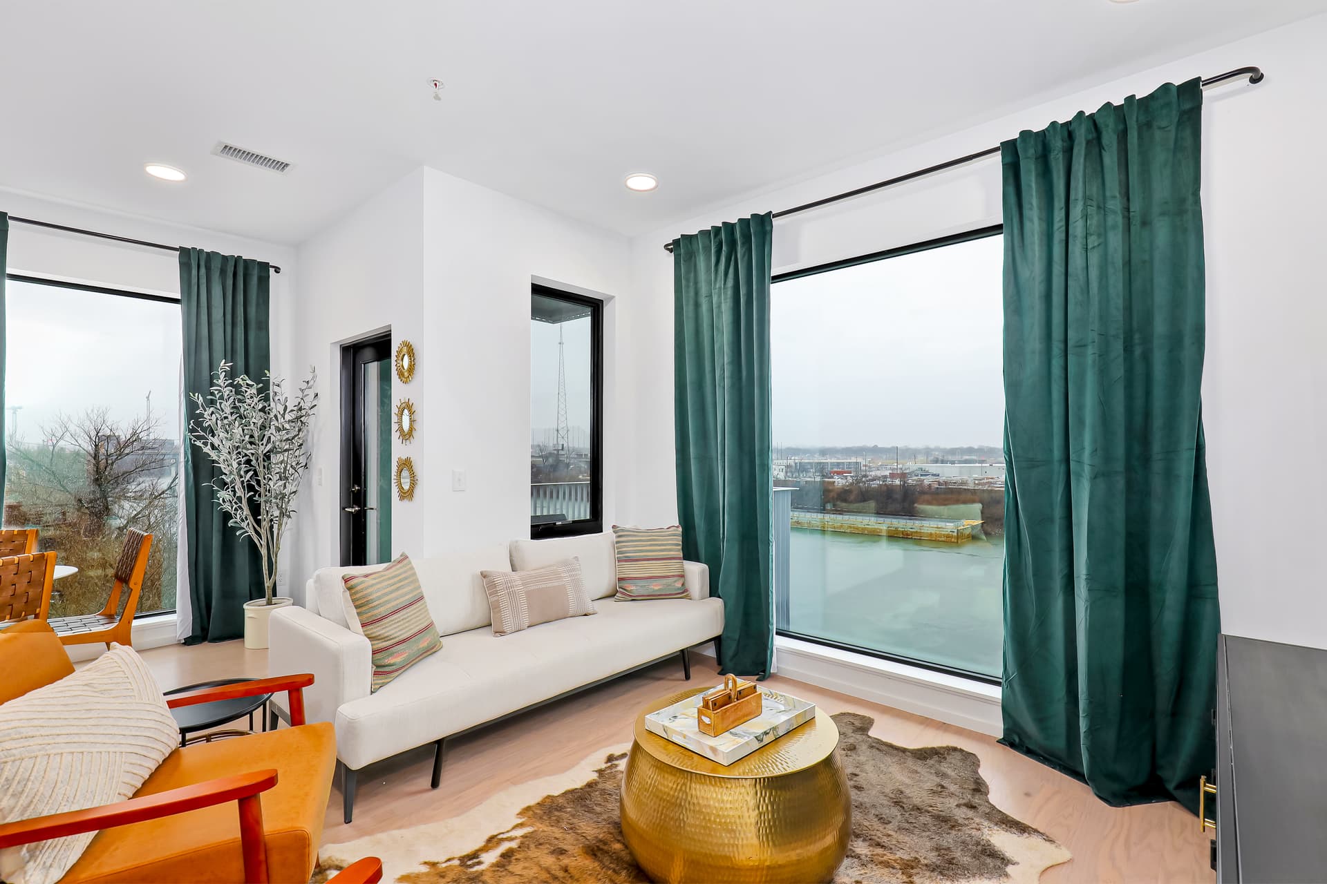 Eve on the River 407 - Image 2