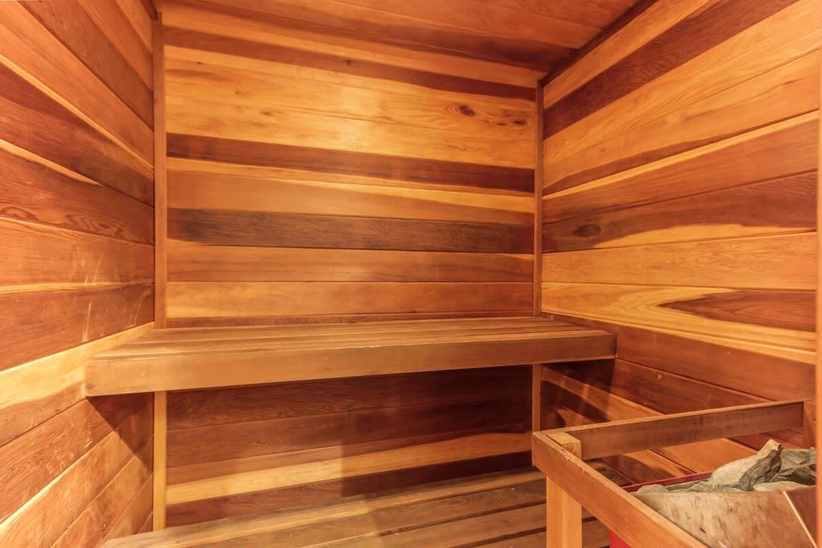 Peak Eight Mountain Escape - Image 30