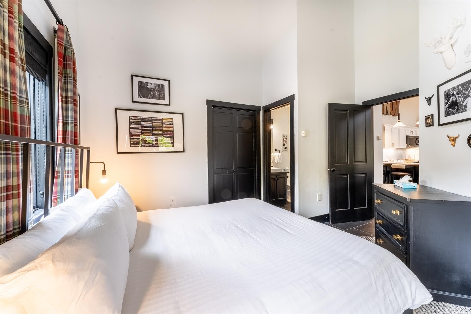 Arapahoe Residence - Image 23