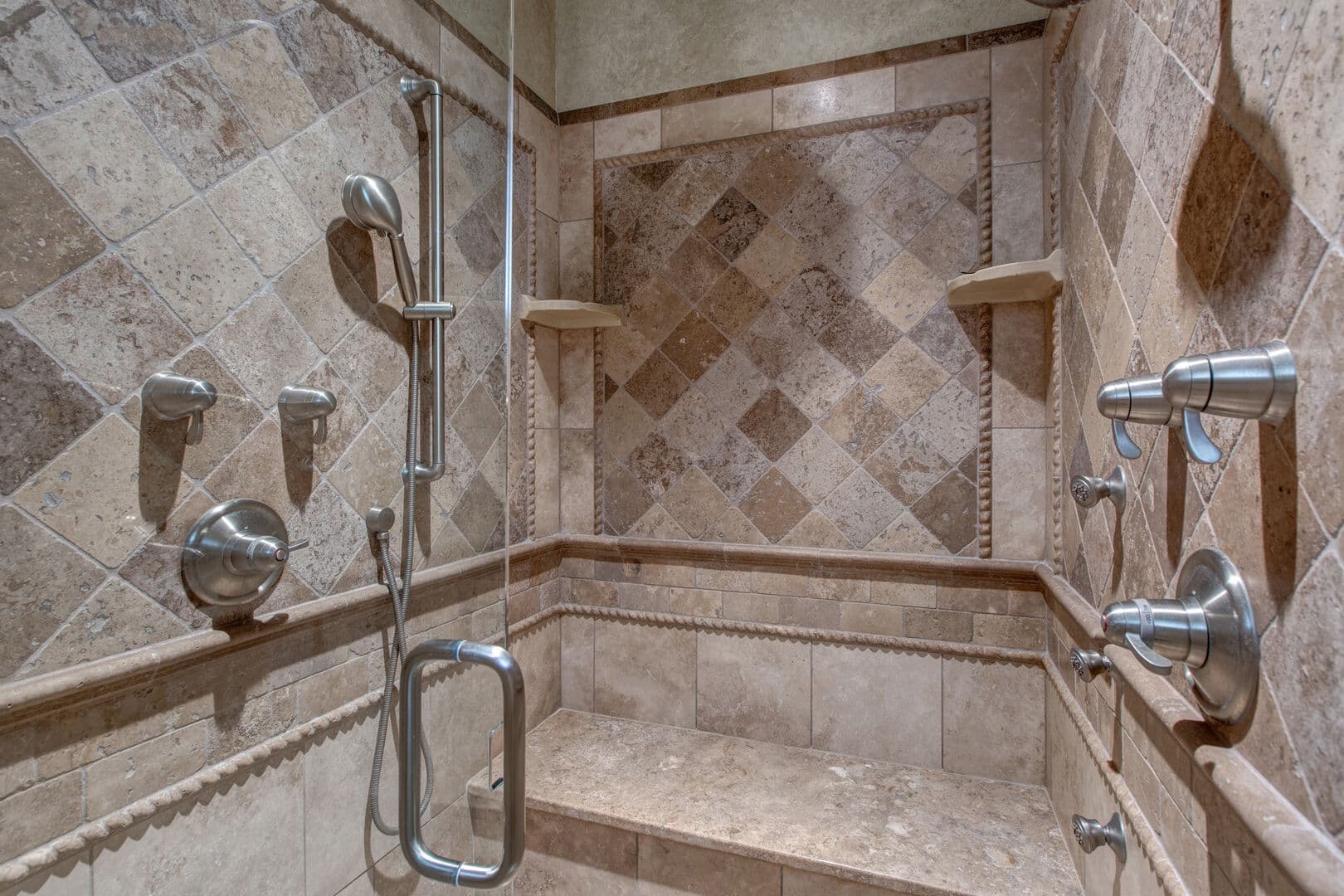 Daly Canyon House - Image 16