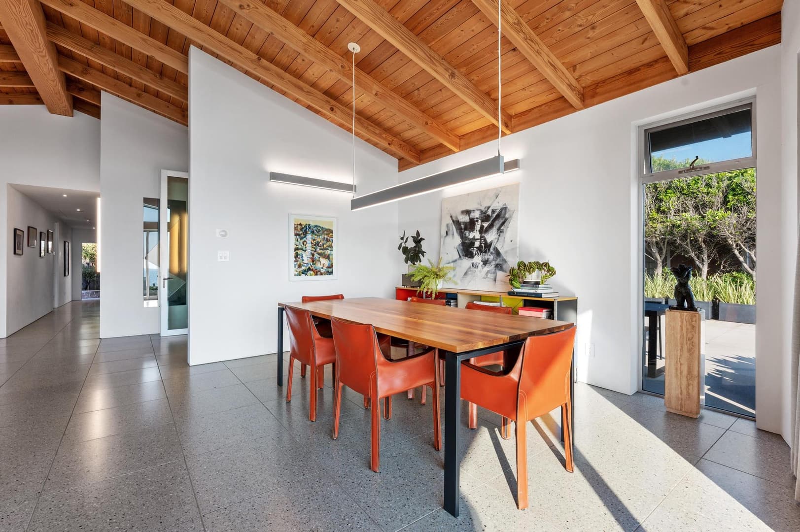 Beachfront Modern Retreat - Image 13