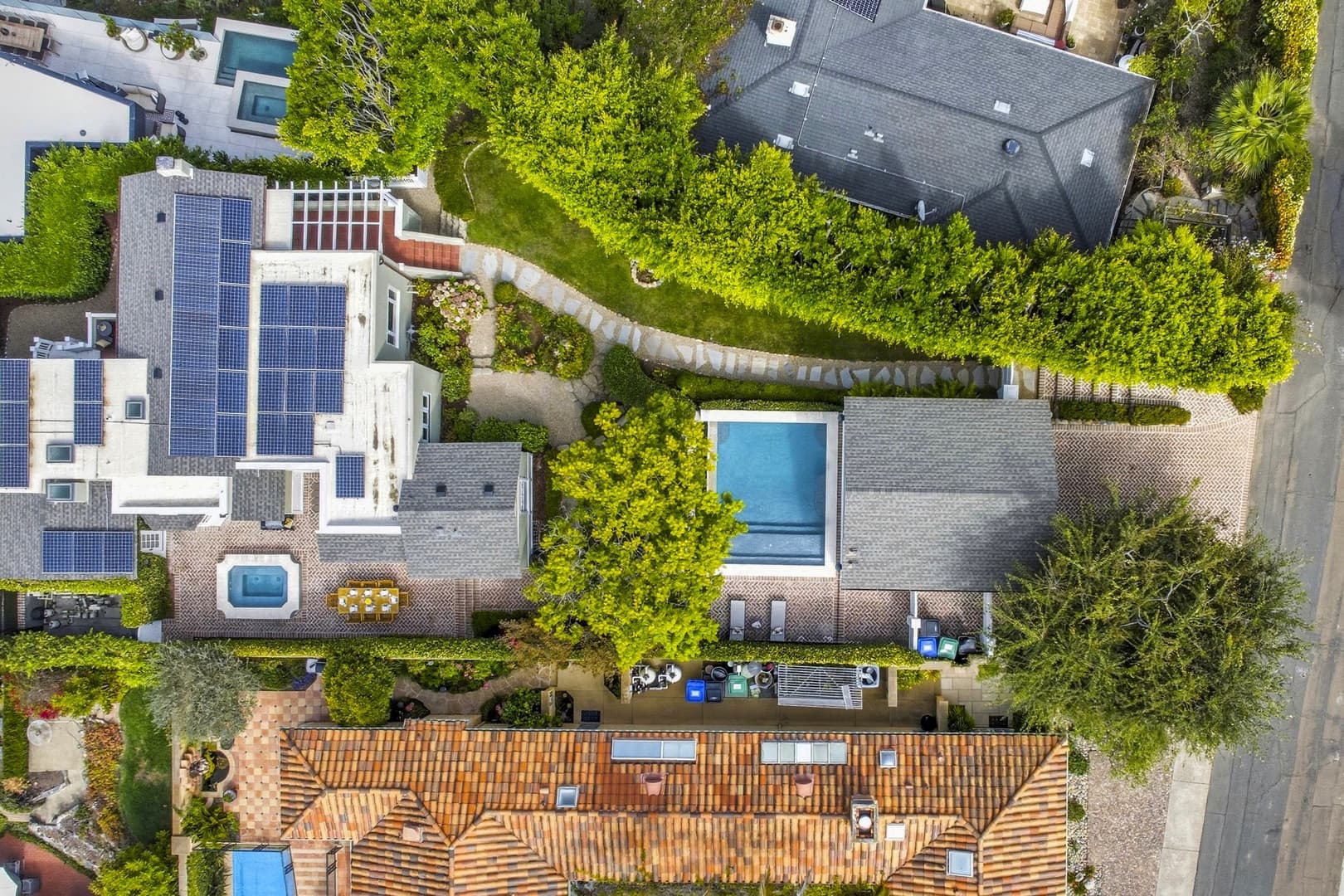 Summerland - Image 40