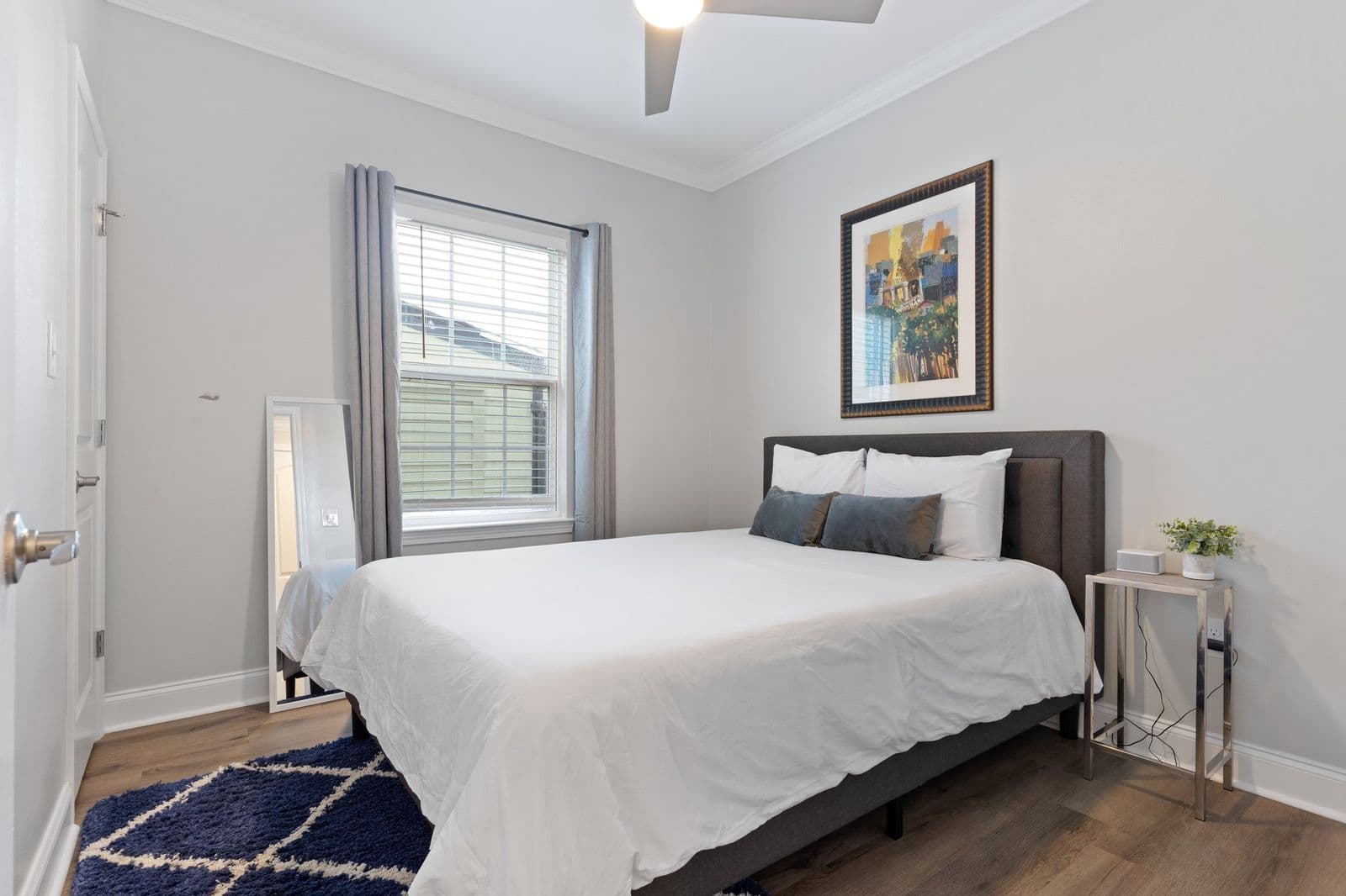 Exquisite Mid-City House - Image 9