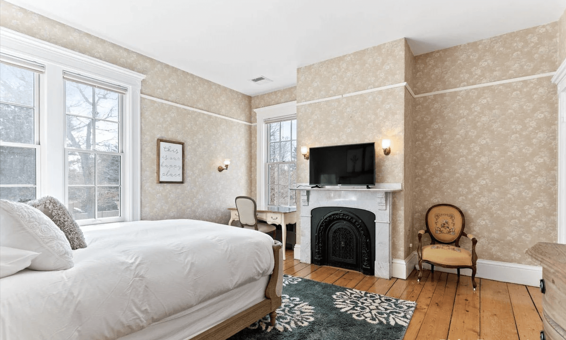 Center Of It All Estate - Image 34