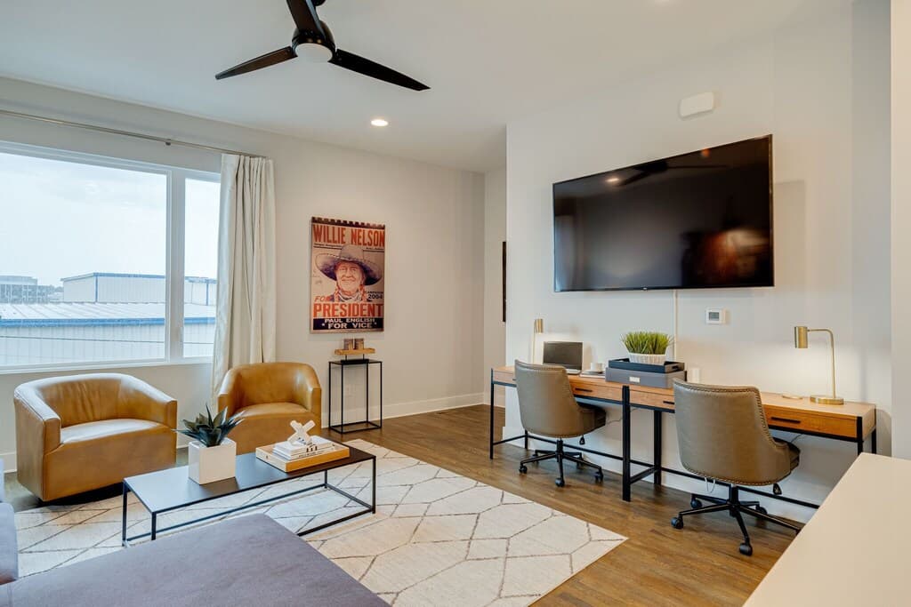 Charlotte Home - Image 2