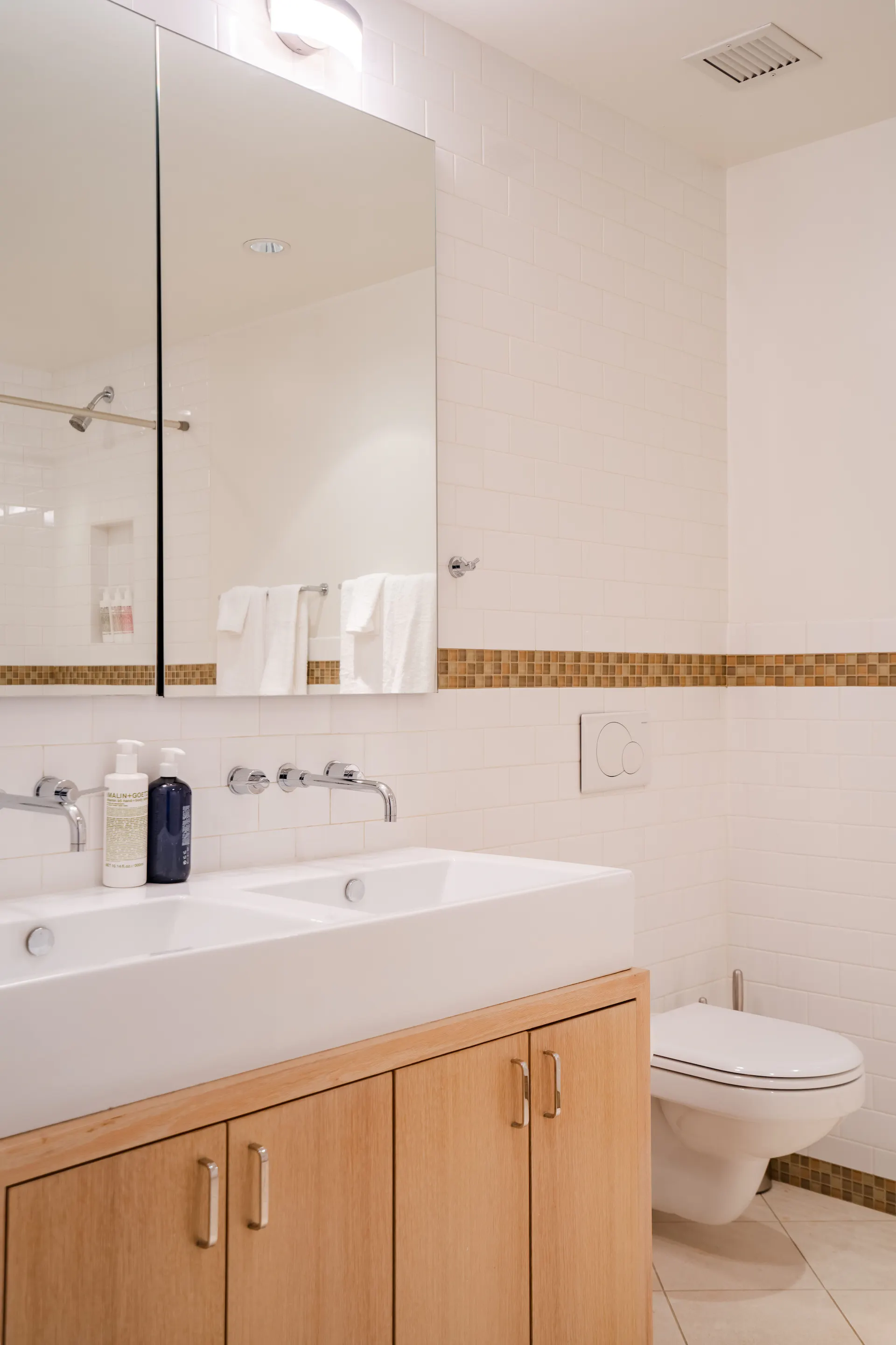 Gotham House II - Image 29