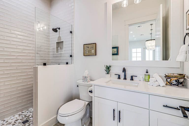 Commodore’s Hideout - Image 37