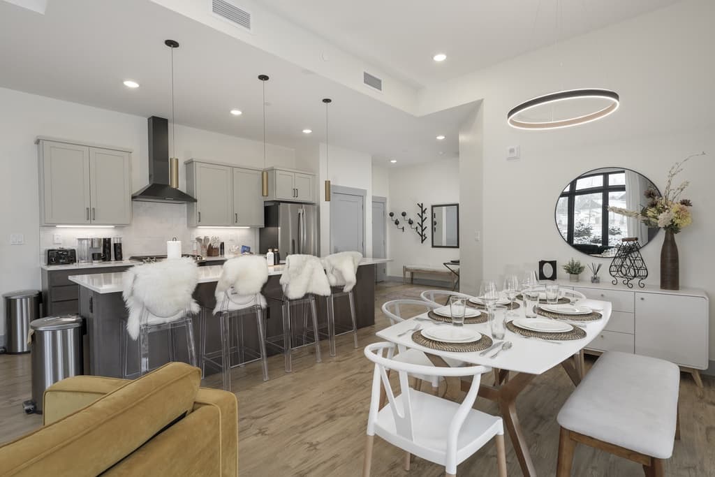 Timber Fox Residence 2102 - Image 3