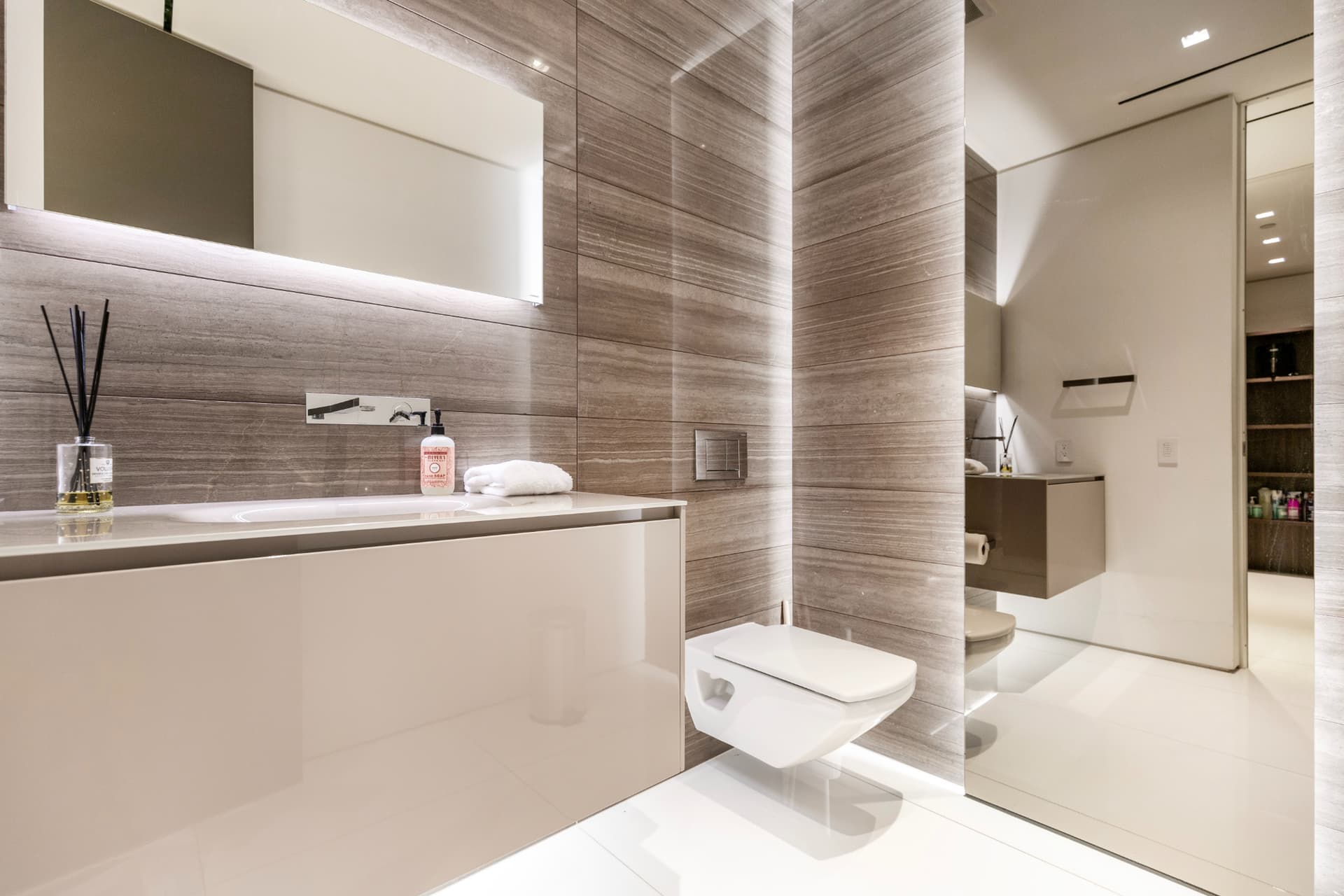 Lago Vista Modern - Image 37