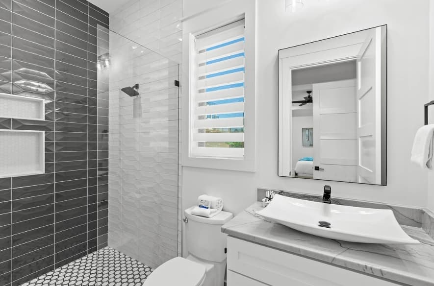 Happy by the Sea - Image 38