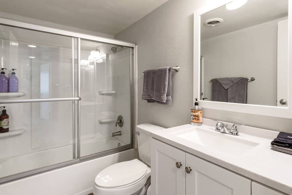 Rustic Modern Townhouse - Image 23