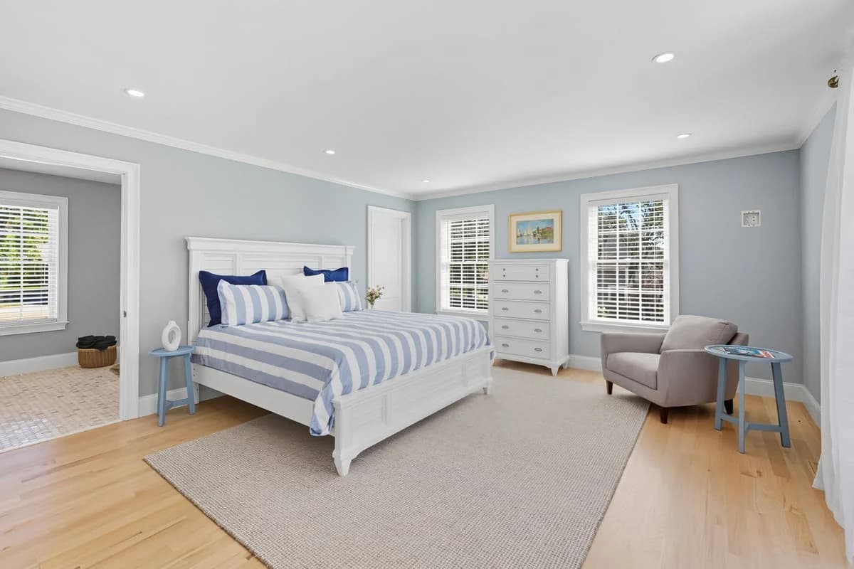 Three Buoys - Image 9