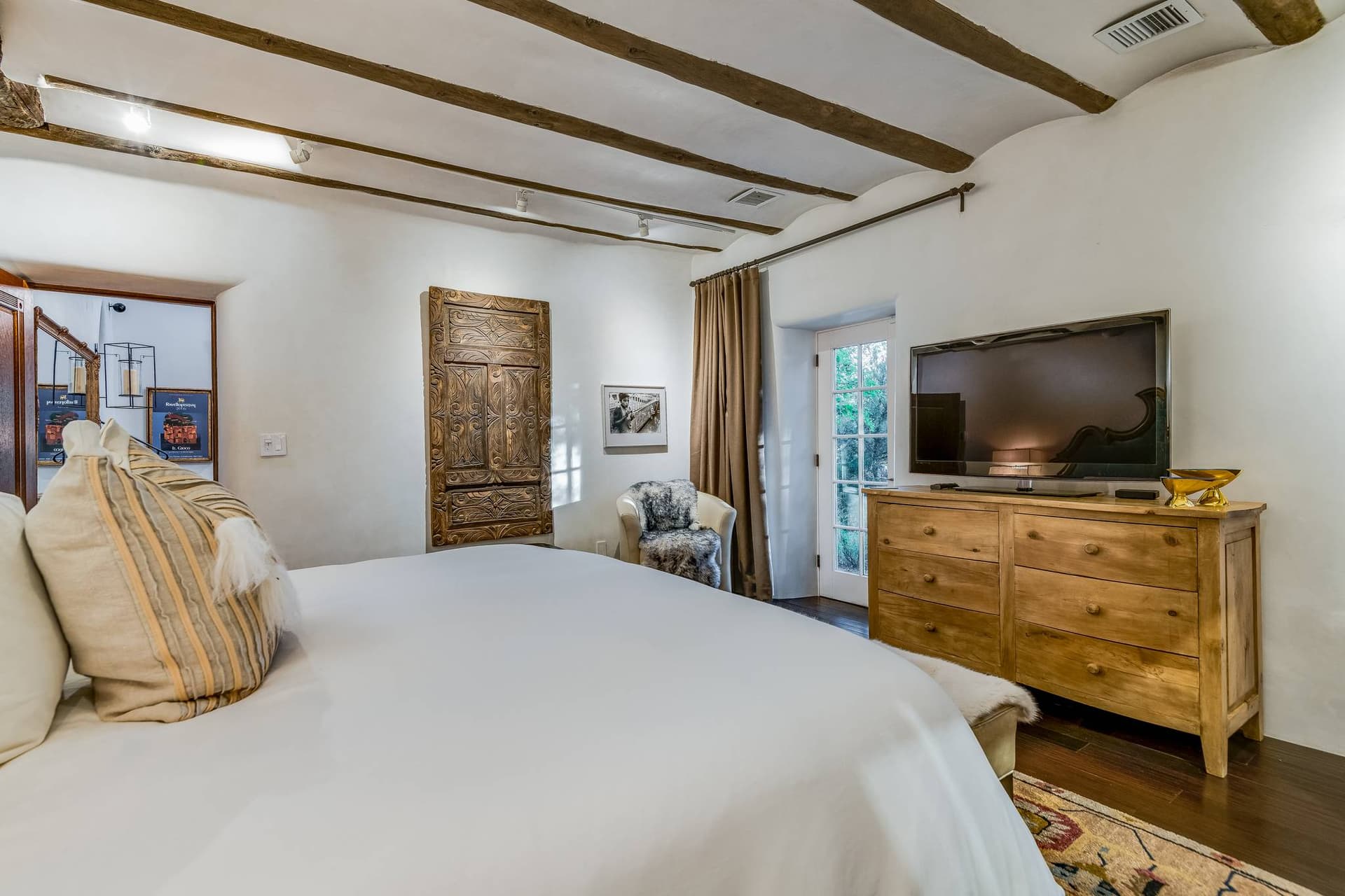 Palace Hillside - Image 18