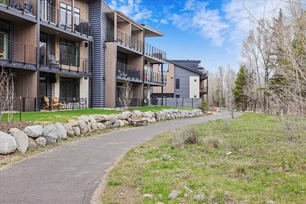 River West #522 - Image 35