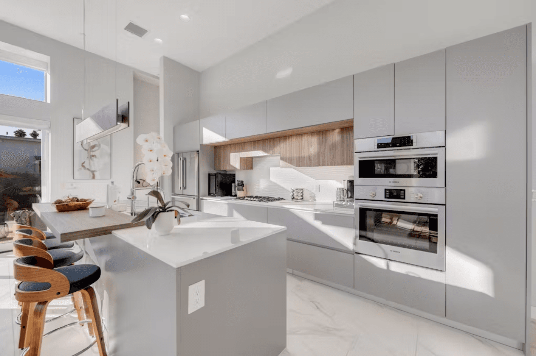 Modern Distinction Home - Image 3