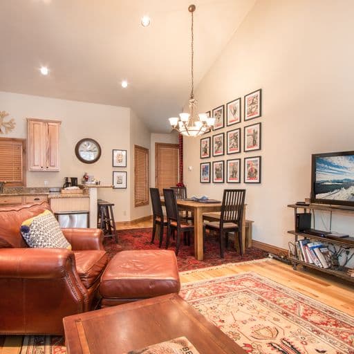 Highwood House - Image 5