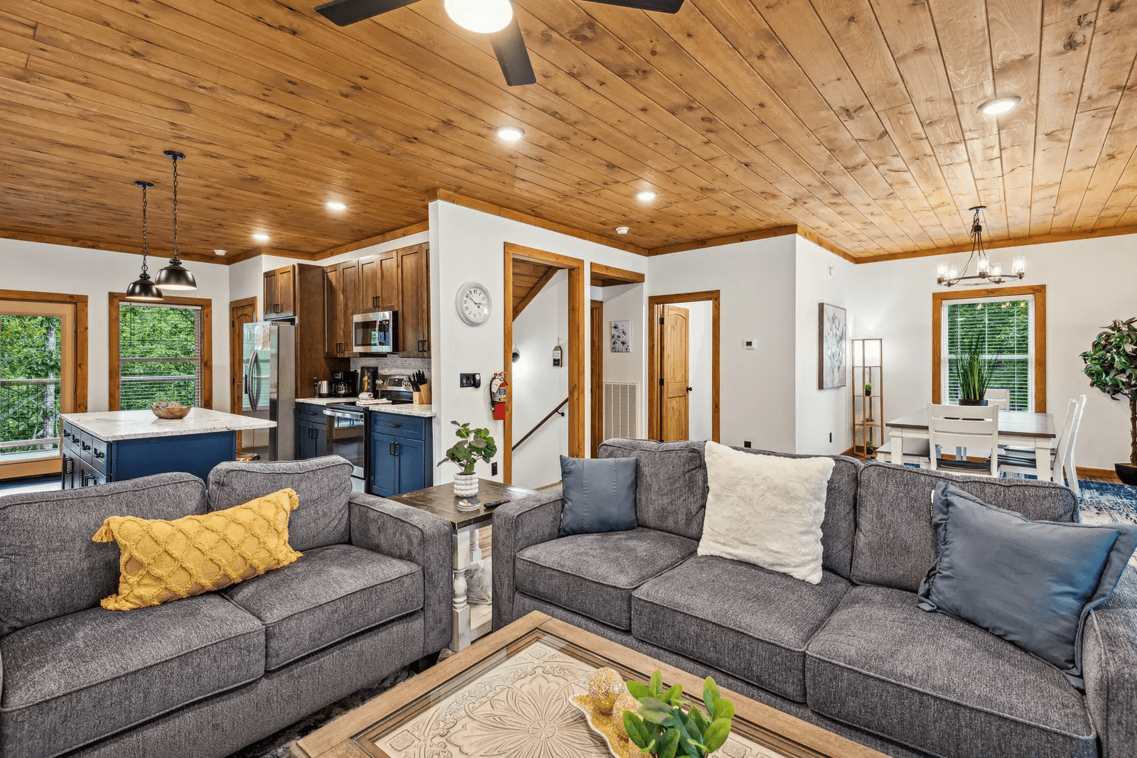 Royal Pool Retreat - Image 4