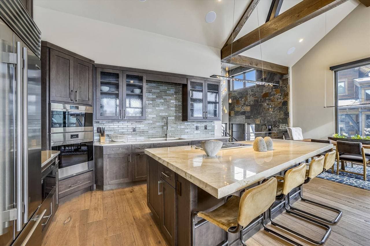 Falcon Haus - Image 5