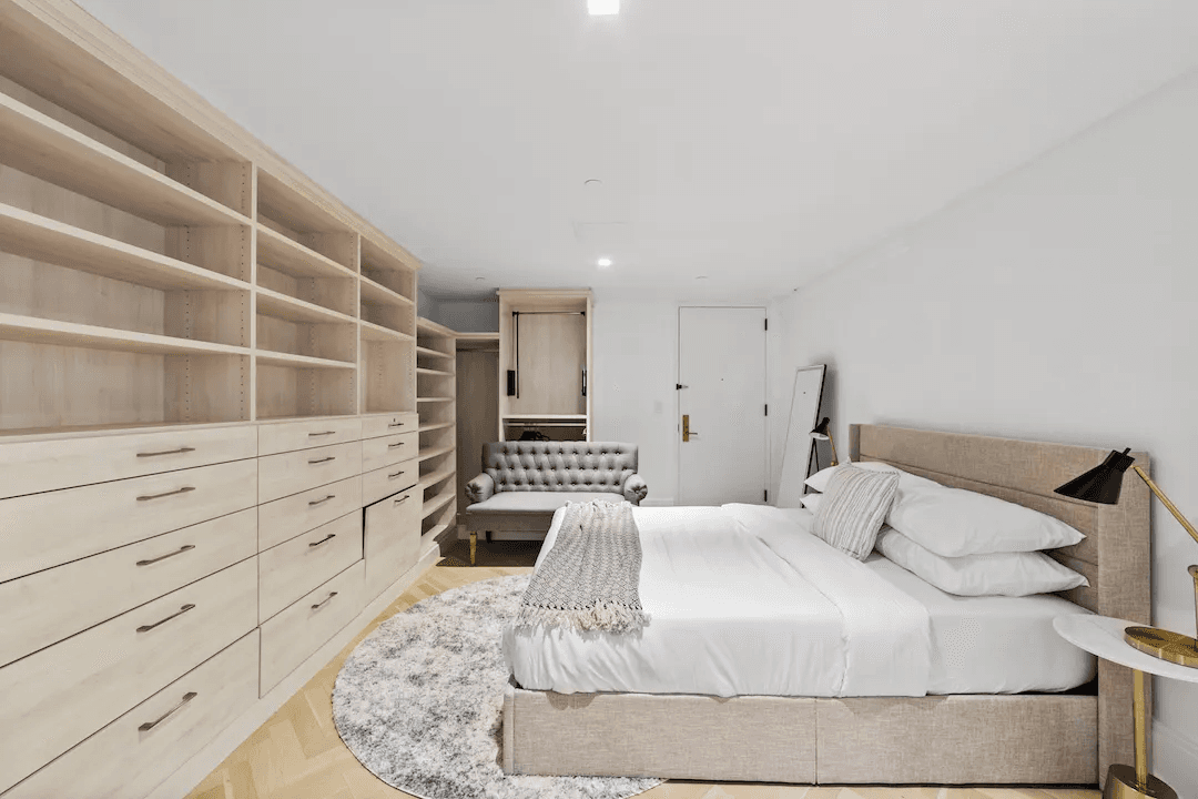 Clinton Home - Image 18