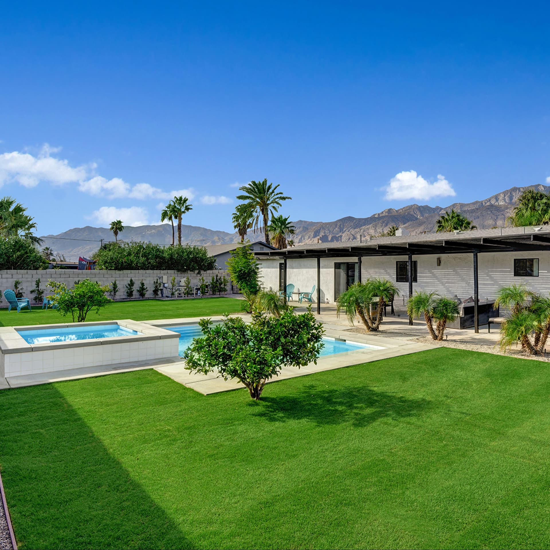 Peaceful Palms Home - Image 1