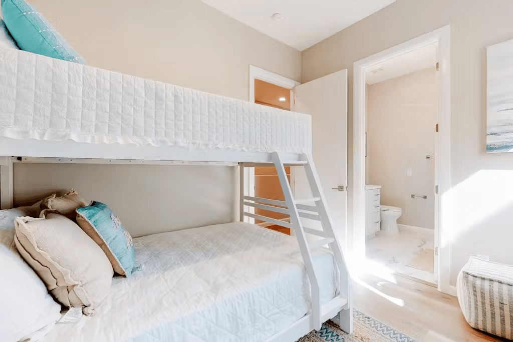 Dolphin Beach House - Image 12