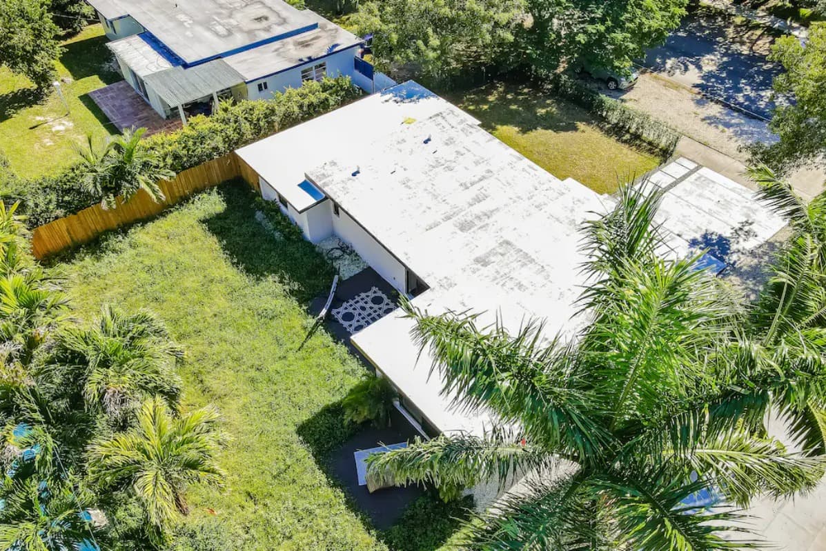 Mid-Century Modern Oasis - Image 22