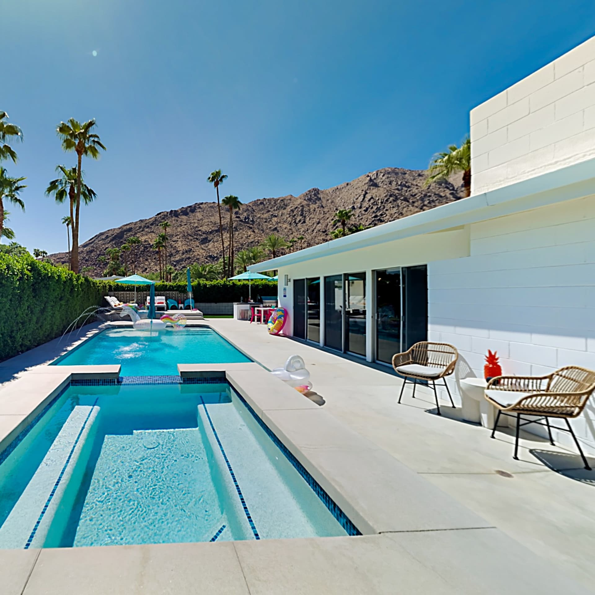 Alexander Stunner Home - Image 1