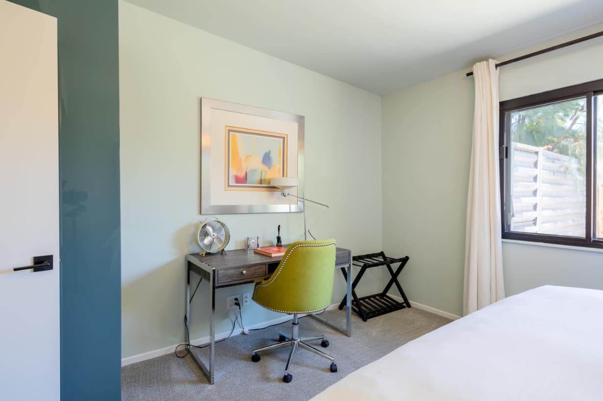 Hugh Kaptur's Mid Century Modern Oasis - Image 30