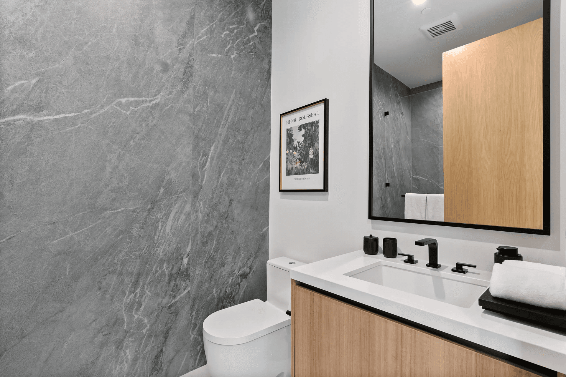 Linda Flora - Image 32