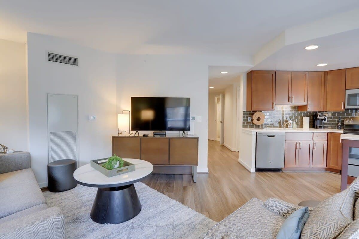 Virginia Residence - Image 2