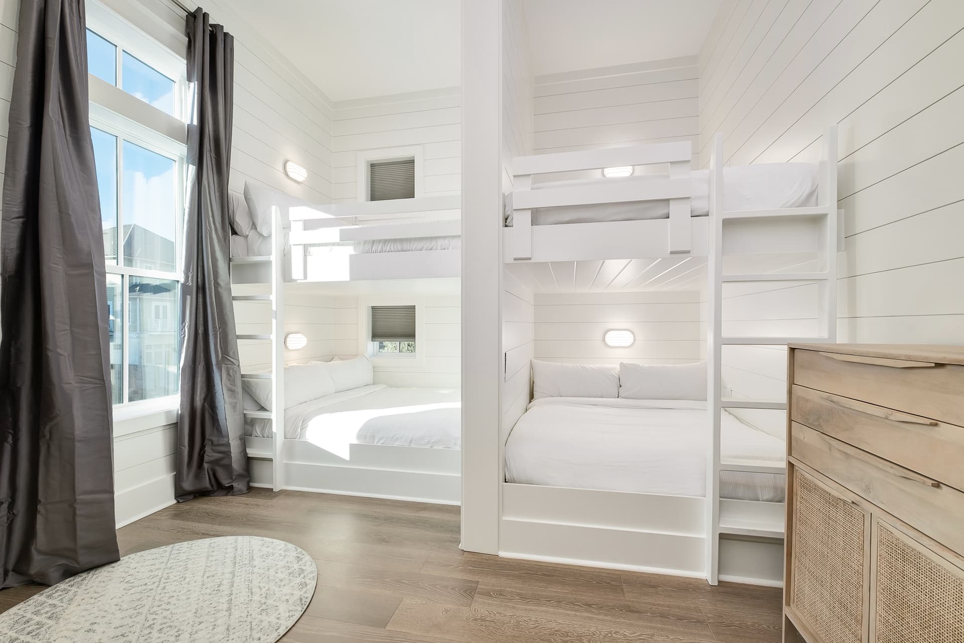 Emerald Palms - Image 25