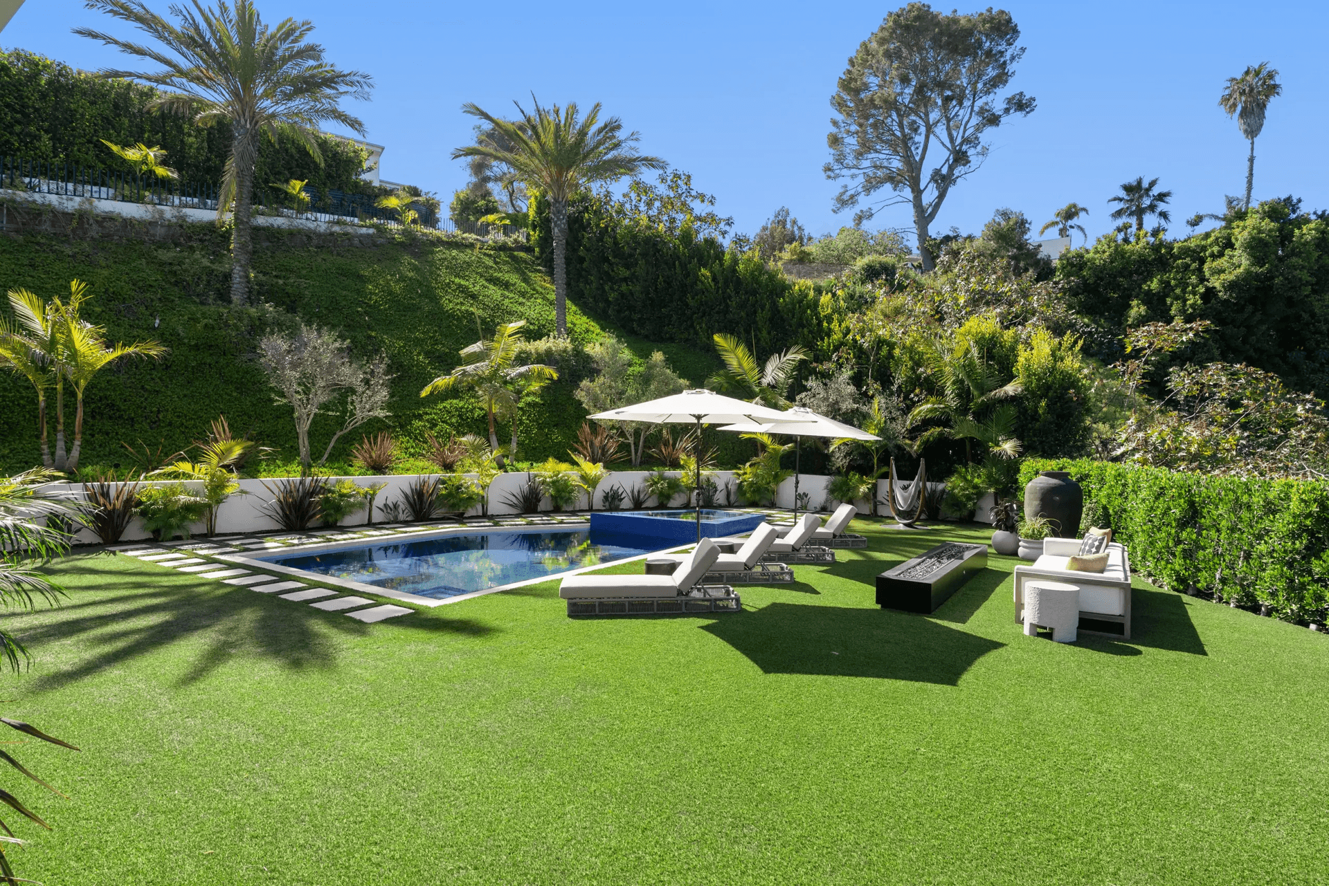 Linda Flora - Image 43