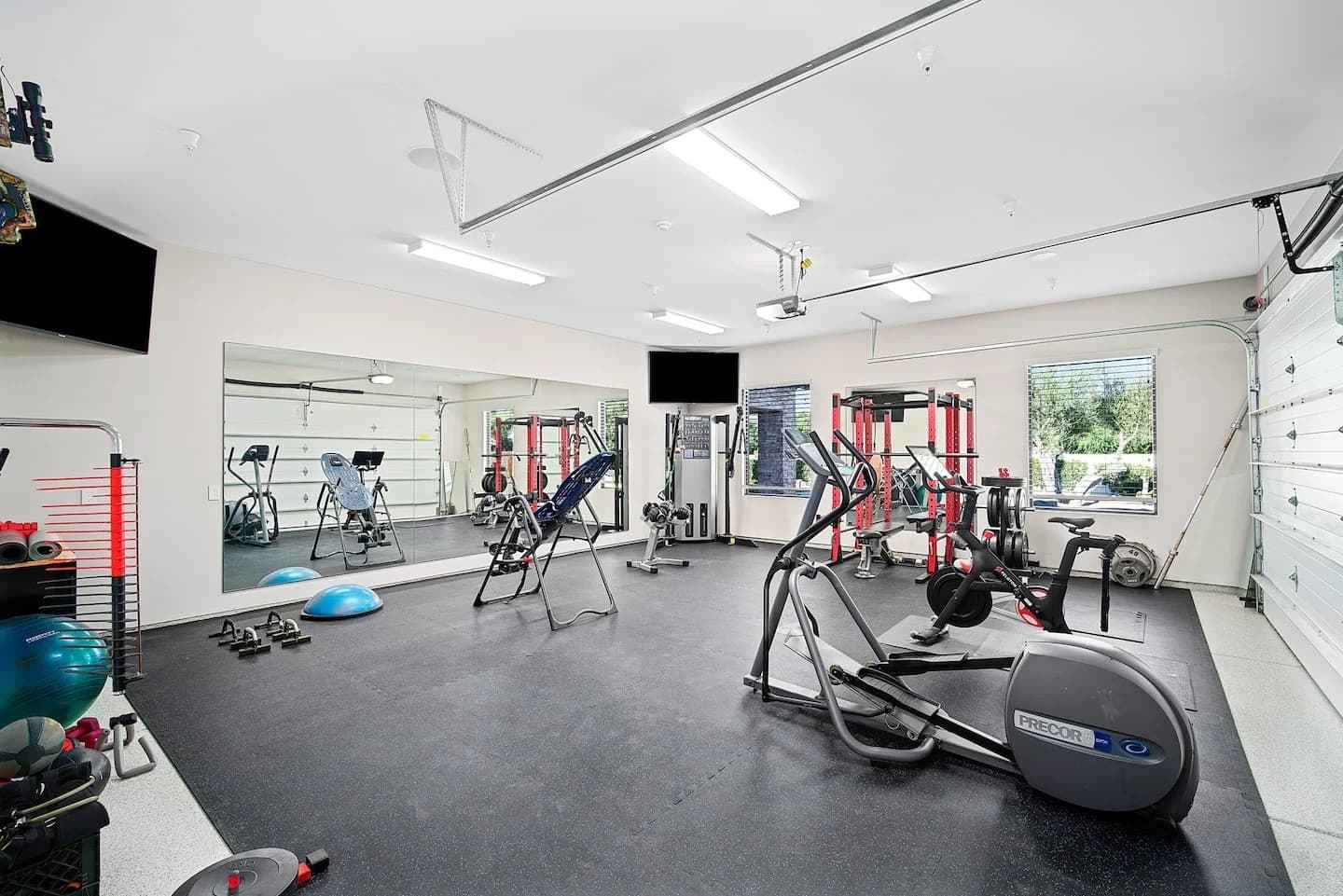 Palm Desert Estate - Image 23