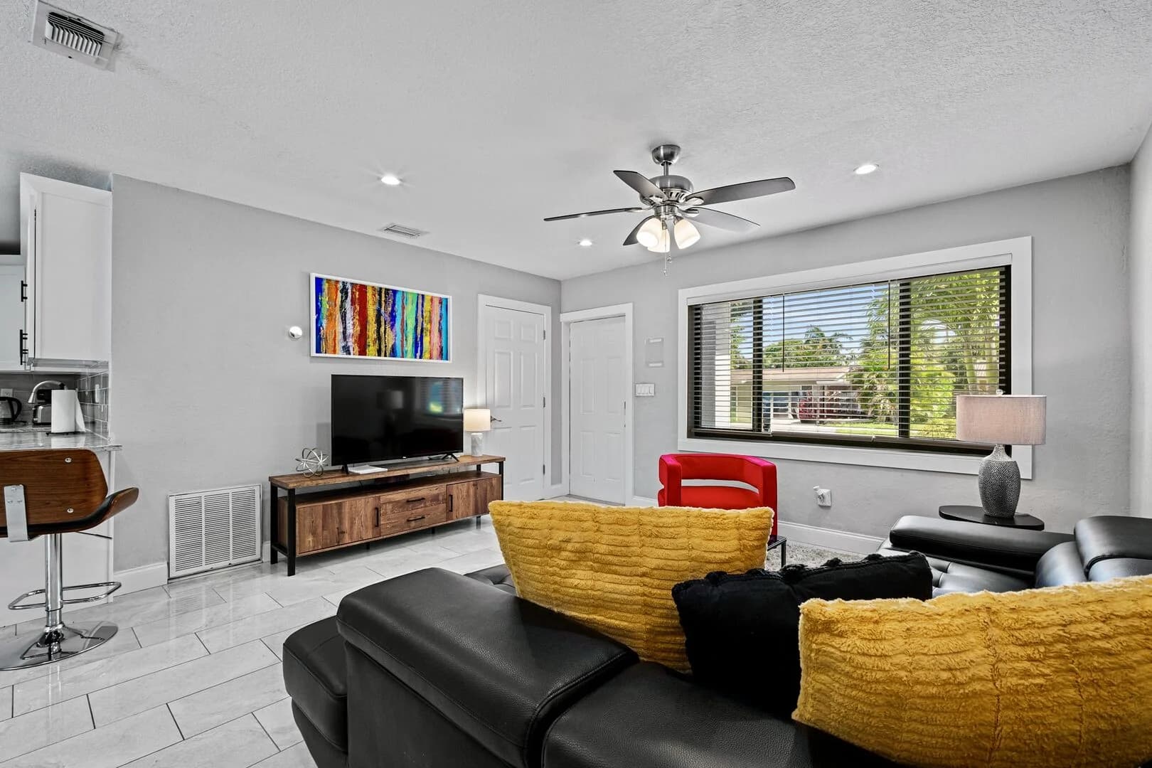 Wilton Manor - Image 4