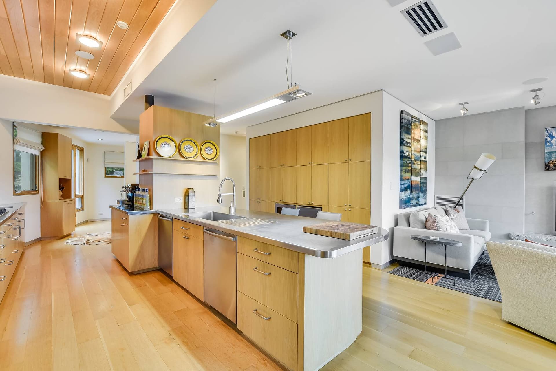 Waterfalls on the Lake Villa - Image 9