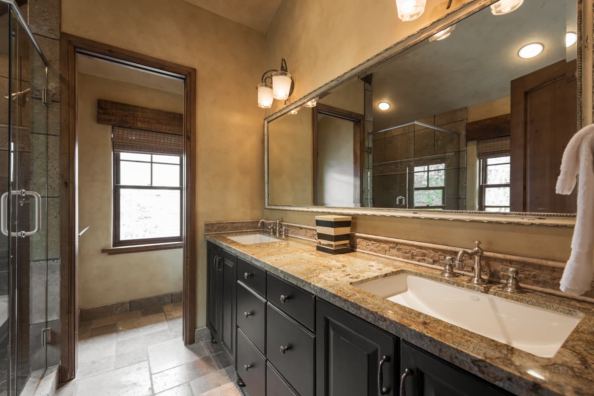 Park Avenue Home - Image 11