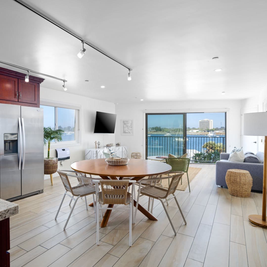 Bayside Walk Place - Image 1