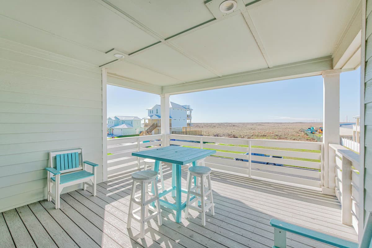 Postcard From Paradise - Image 9