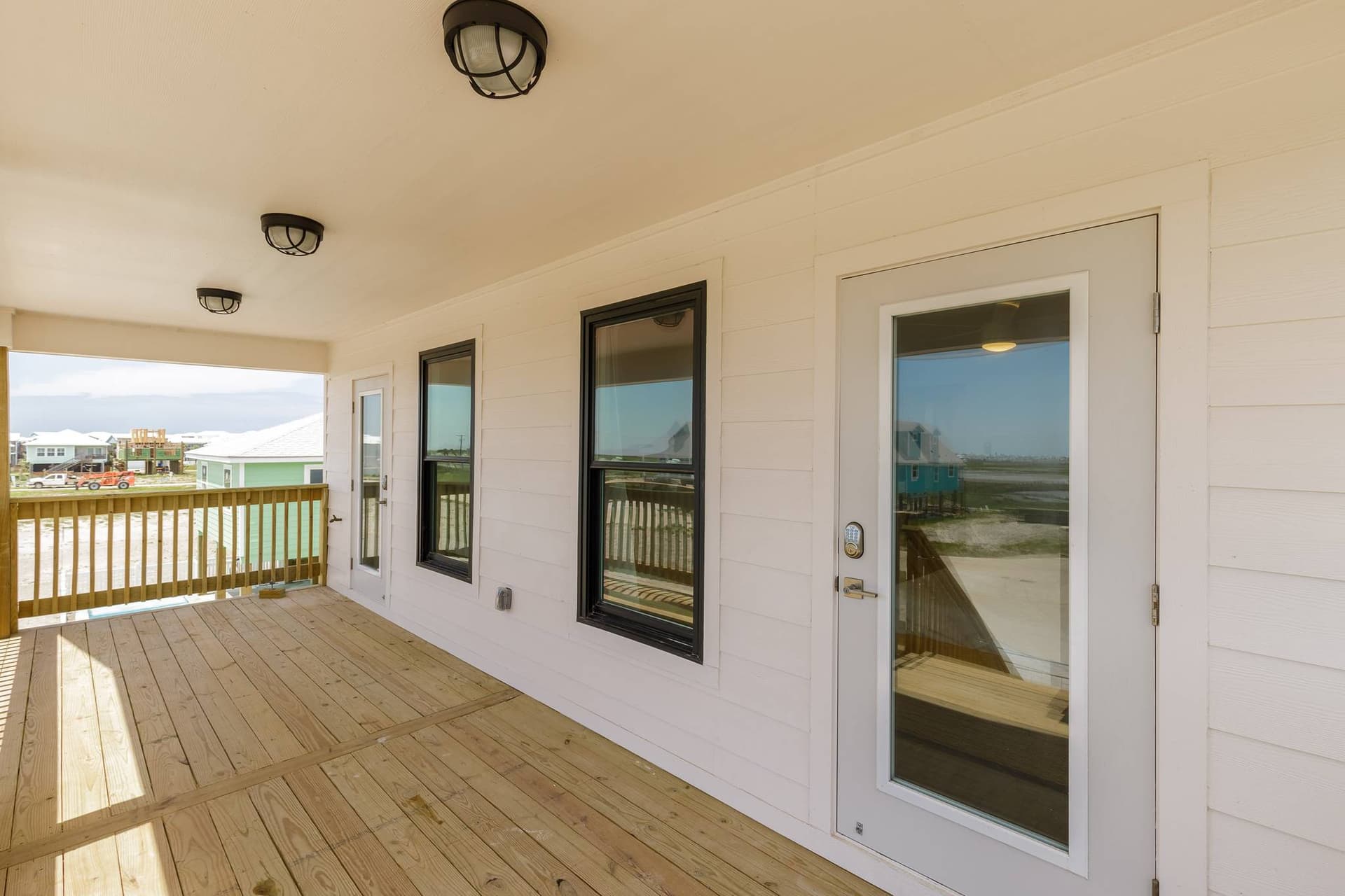 Skiff House - Image 31