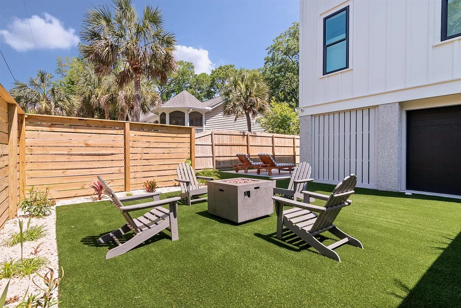 Amalfi Palms Getaway - Image 3