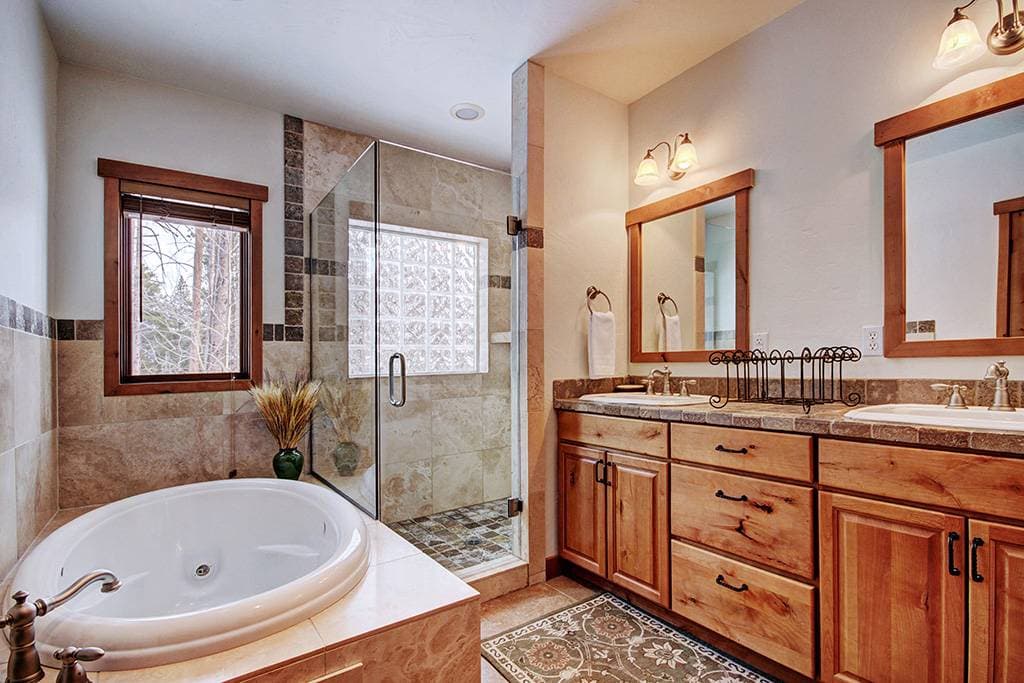 Pine Needle Lodge - Image 19