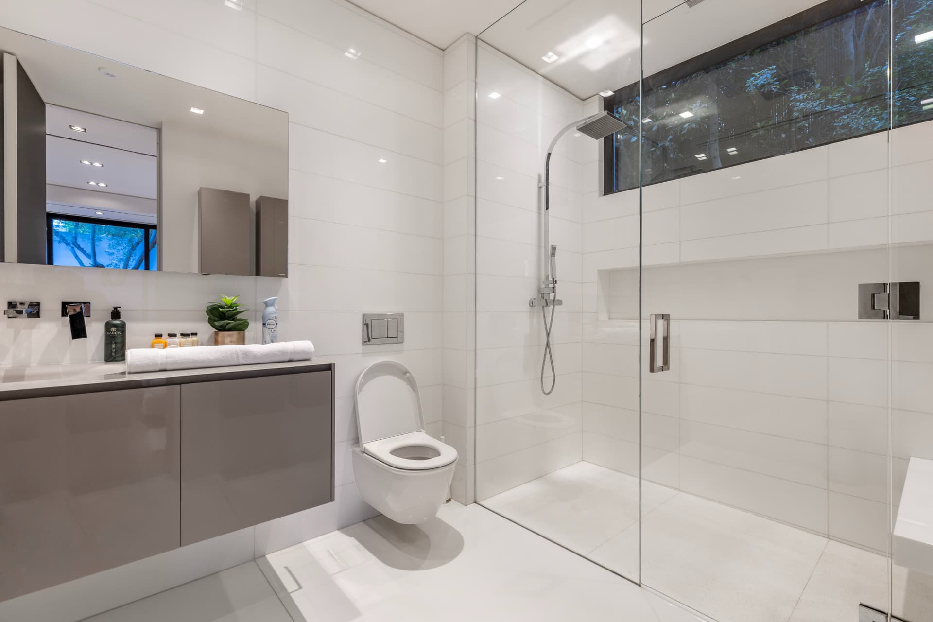 Lago Vista Modern - Image 38