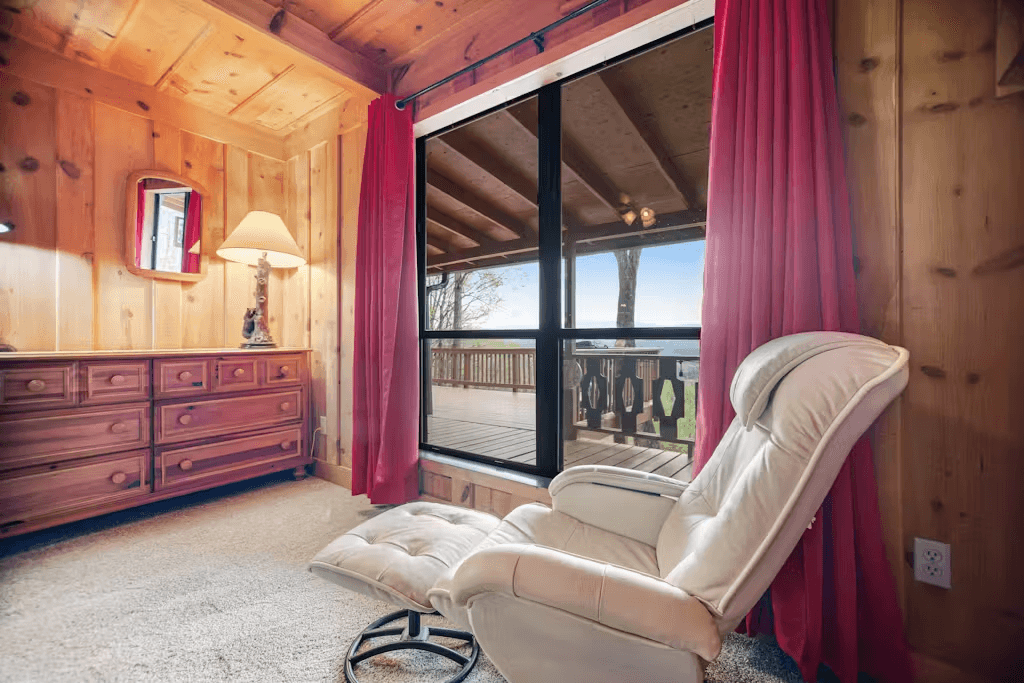 Black Bear Cabin - Image 11