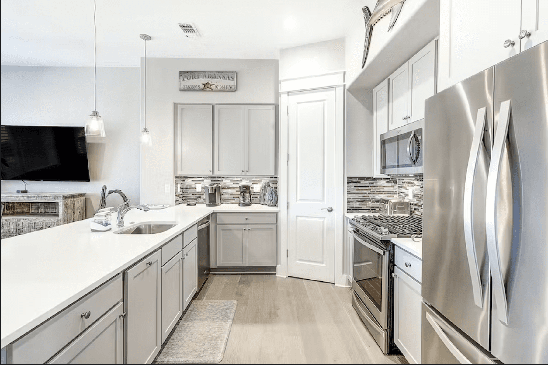 Top of the Shoreline - Image 13