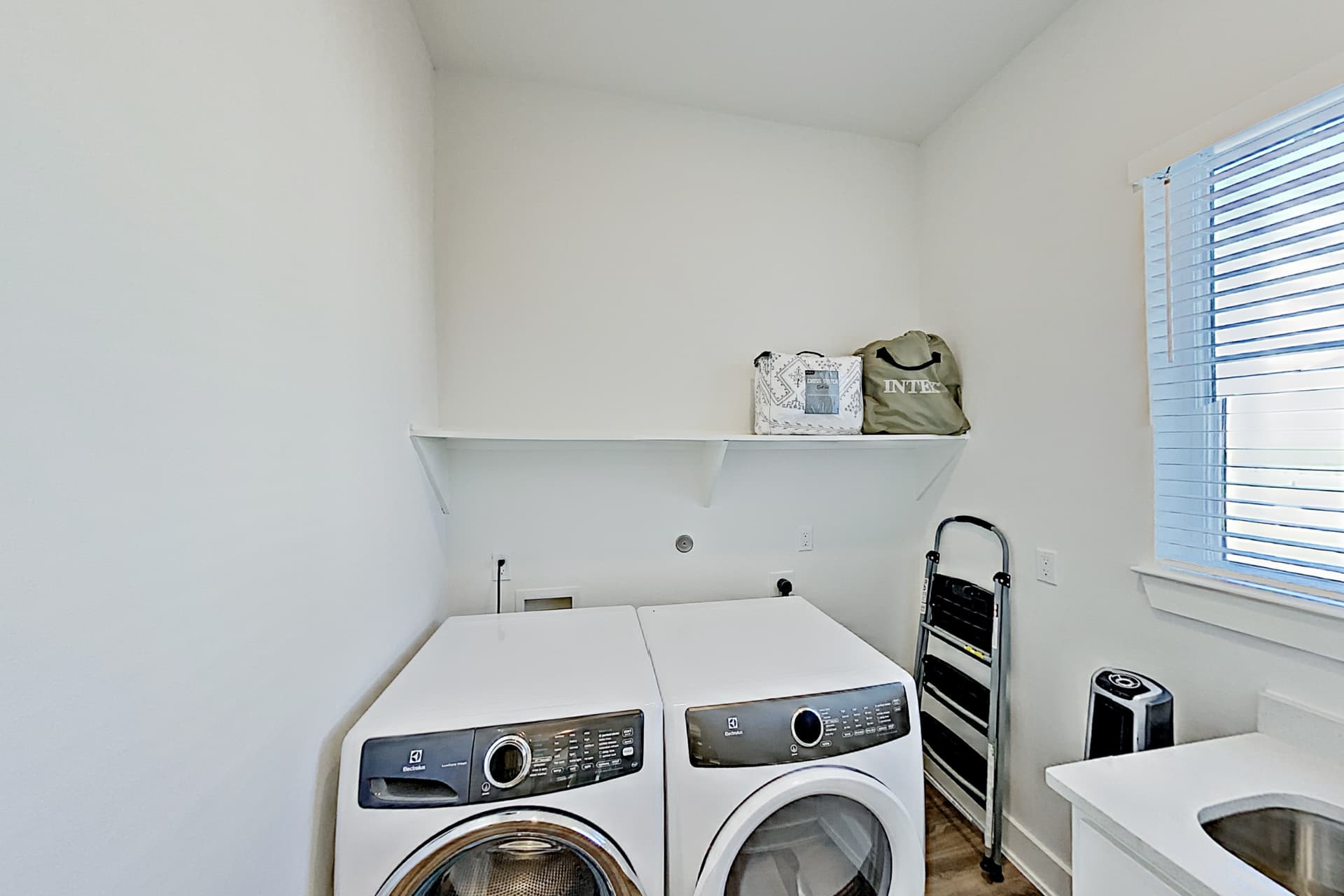 Irie Ray House - Image 24