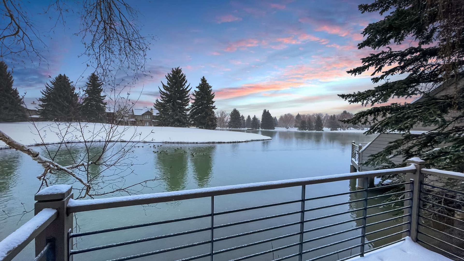 Whispering Waters Chalet - Image 23