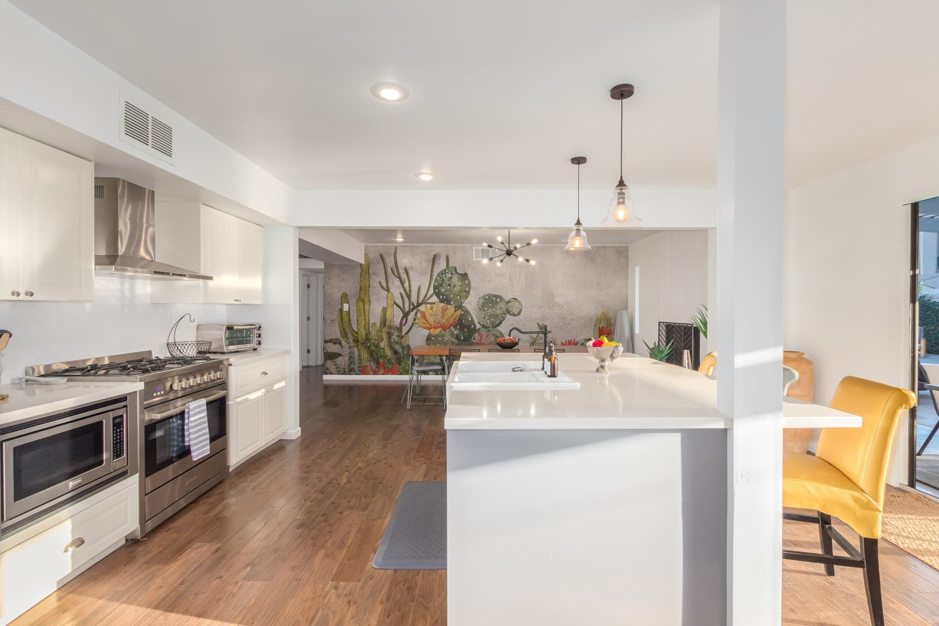 Ochenta Modern Poolhouse - Image 15