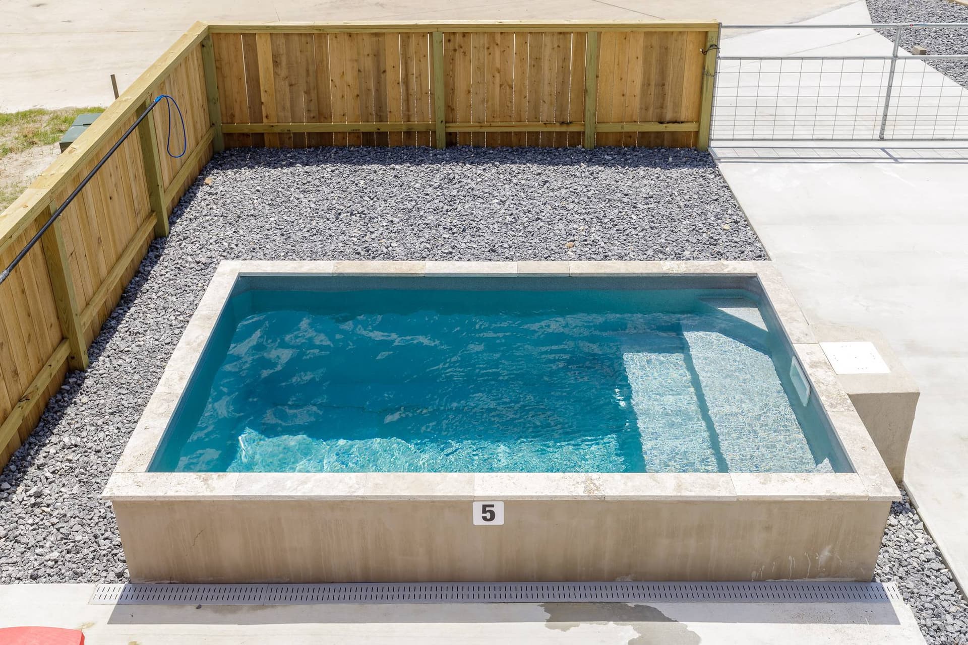 Skiff House - Image 38