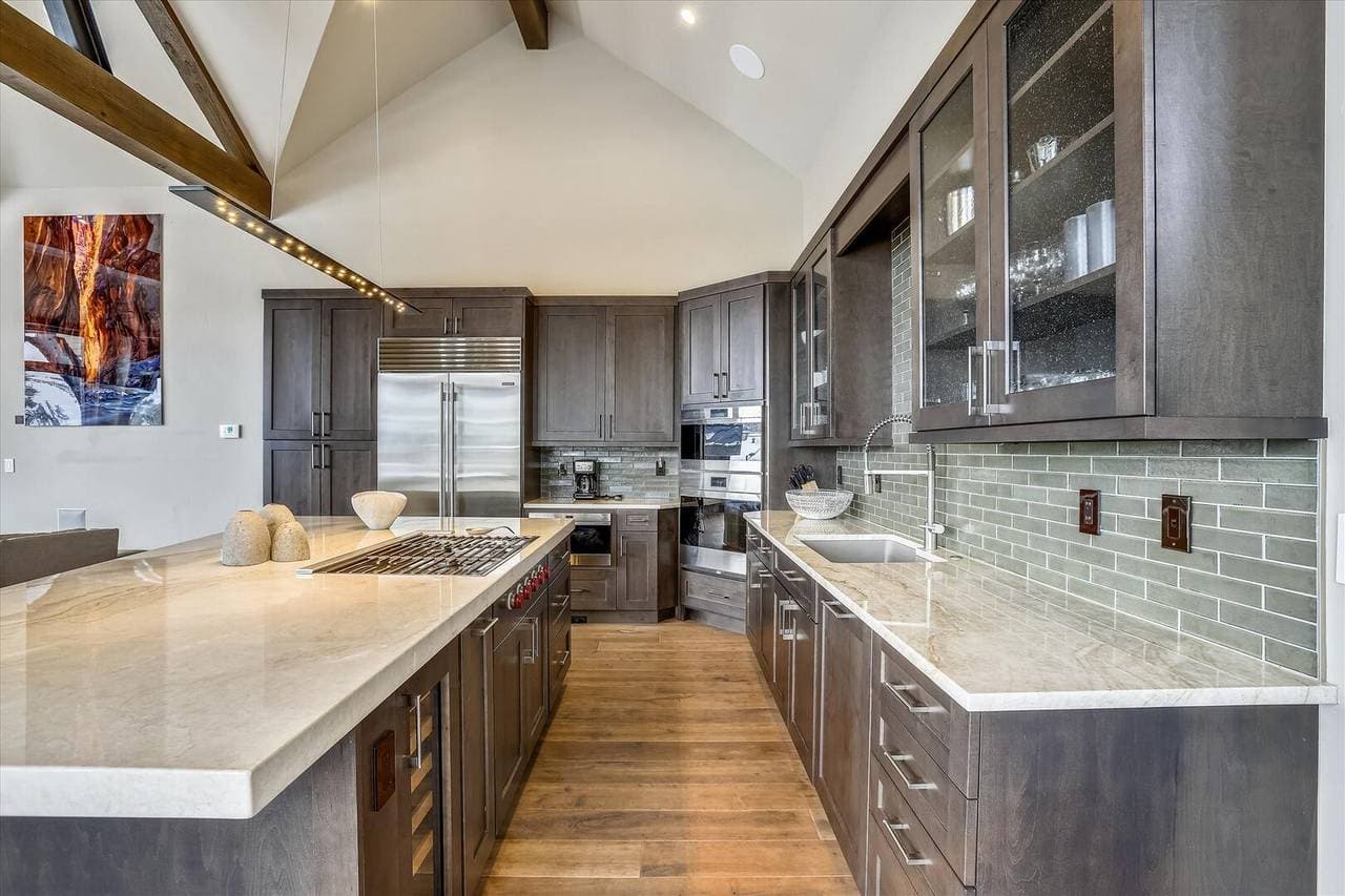 Falcon Haus - Image 6